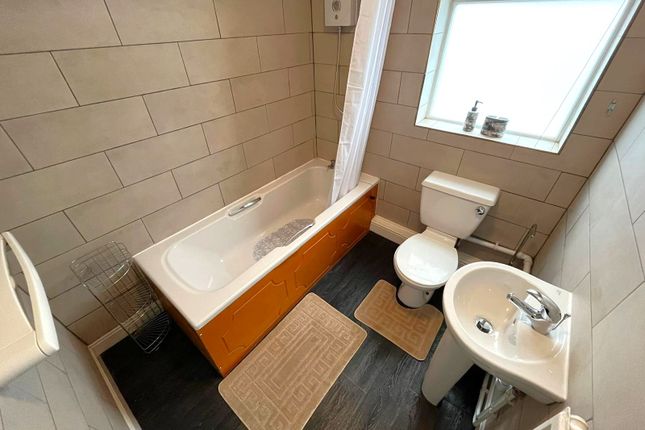 Room 4, 37, Layton Avenue, Mansfield photo 5