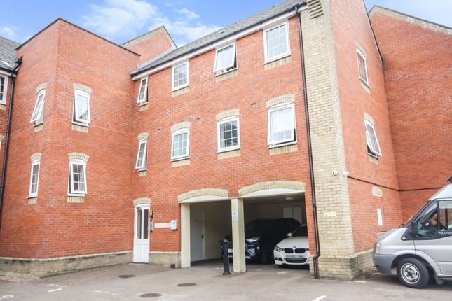Flat to rent in Maria Court, Hesper Road, Colchester