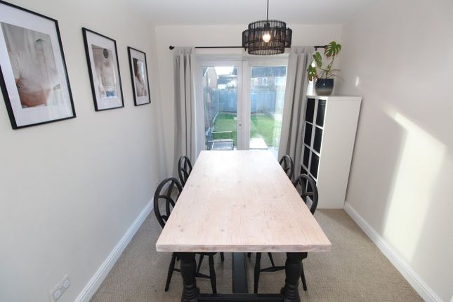 7, Hill View Drive, Leicester photo 4