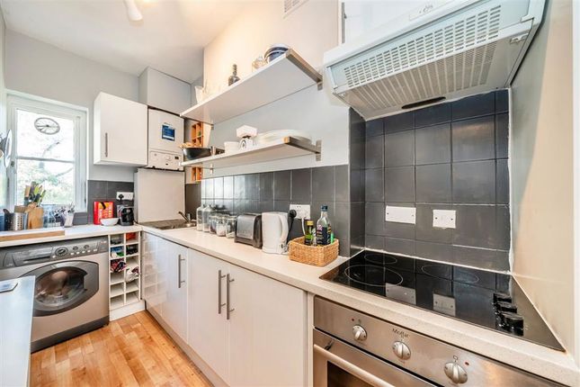 Flat 3, 3, Oakley Street, London photo 4