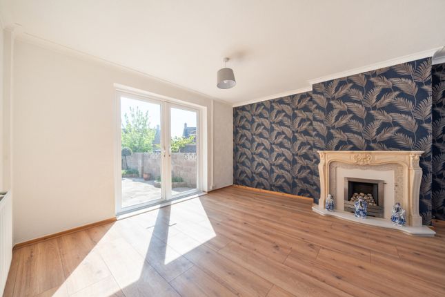 36, Staveley Crescent, Somerset photo 4