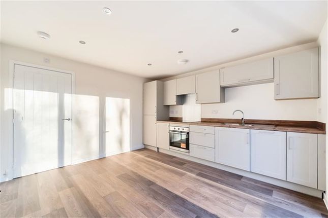 37, Lincoln Drive, Gedling photo 3