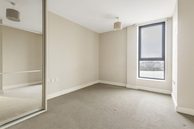 43 The Bellerby, Leapale Lane, Guildford photo 4
