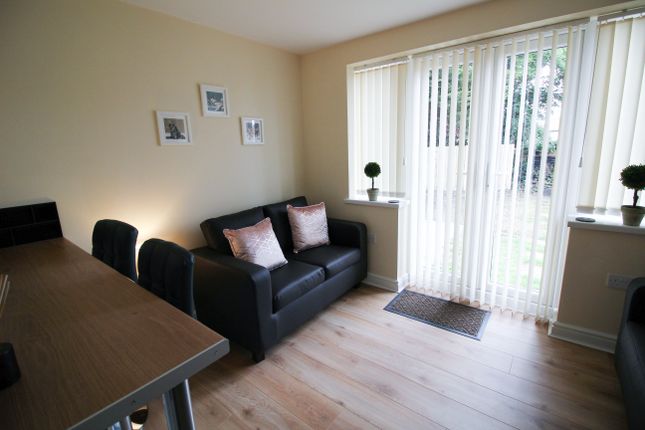 Room to rent in Green Lane, Parkgate