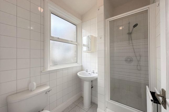 Flat 3, 128, Heath Road, Twickenham photo 4