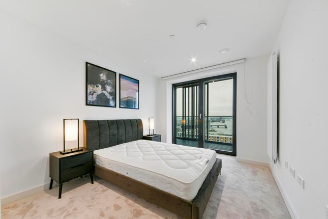 Flat to rent in Marco Polo Tower, Royal Wharf, London