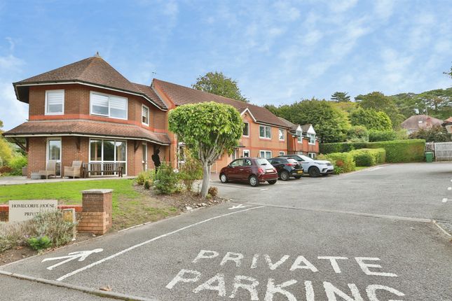 1-bed flat on Wentworth Drive, Broadstone, £90,000
