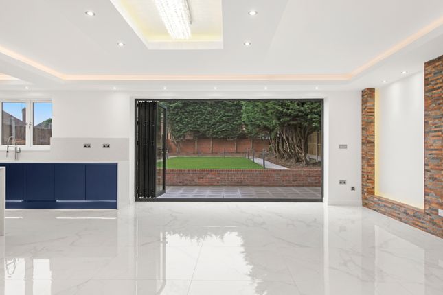 97, Sudbury Court Drive, Harrow photo 4
