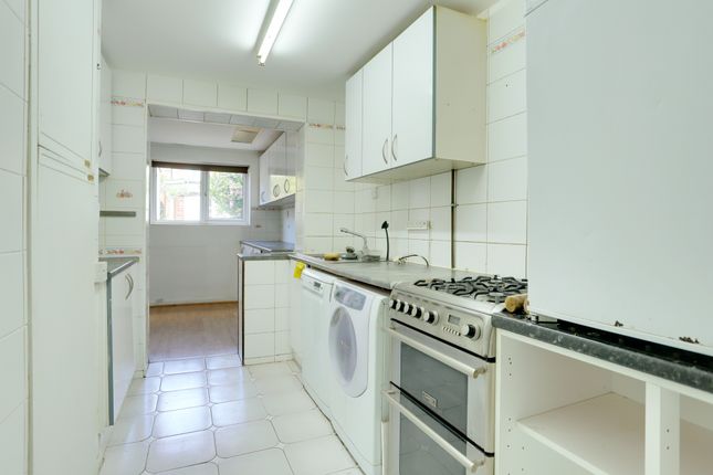 3, Wauthier Close, Palmers Green photo 4