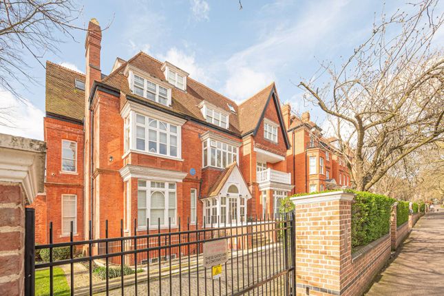 Flat for sale in Fitzjohns Avenue, Hampstead, London