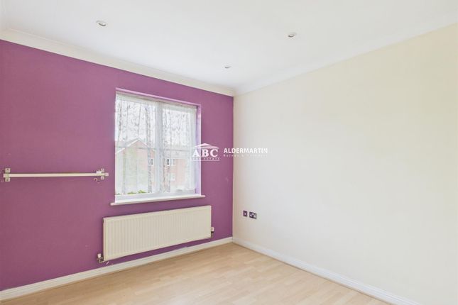 34 Birch Court, Sherman Gardens, Romford photo 4
