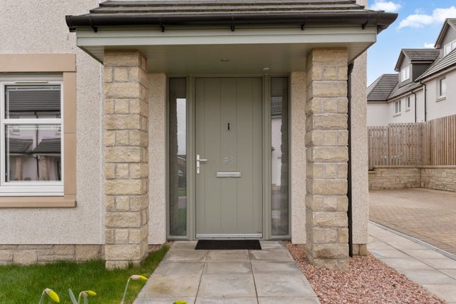 98, James Young Avenue, Uphall Station photo 2