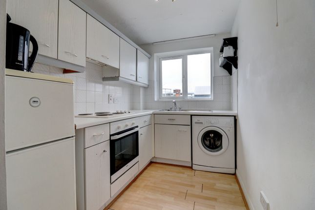 Flat for sale in Alexandra Park, Queen Alexandra Road, High Wycombe, Buckinghamshire