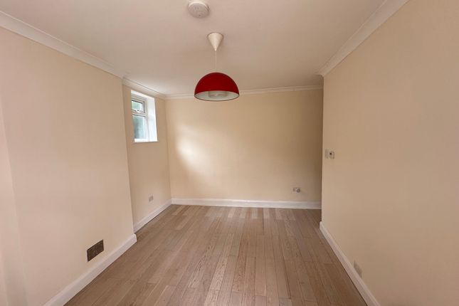 Triplex to rent in Coombe Road, Croydon