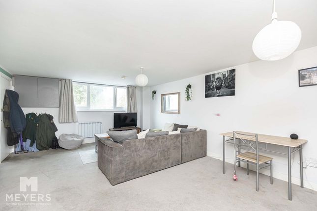 Flat Flat 2, 504, Christchurch Road, Bournemouth photo 4