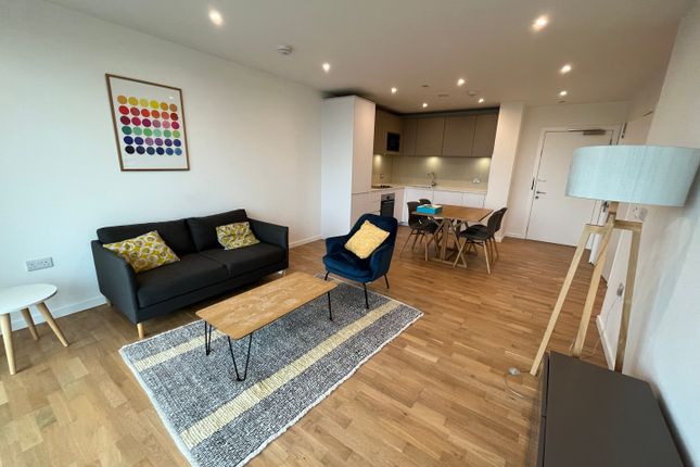 Thumbnail Flat to rent in Waterline Way, London
