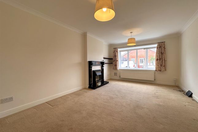 10, Clayton Close, Newark photo 4
