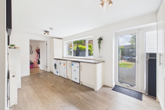 5, Heron Close, Calne photo 3