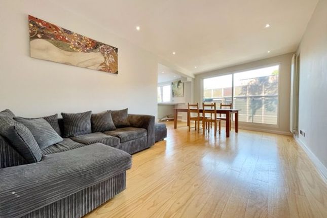 Newington Causeway, London photo 3