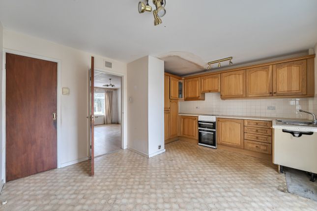 32, Roycroft Lane, Wokingham photo 5