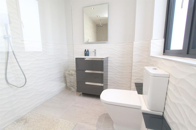 Bed 2 Ensuite.Jpg