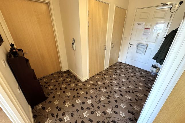 Flat 42, Winehala Court, Willenhall photo 3
