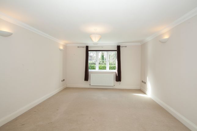 Flat to rent in Flat 4, 30 Chiltern Court, Goring On Thames