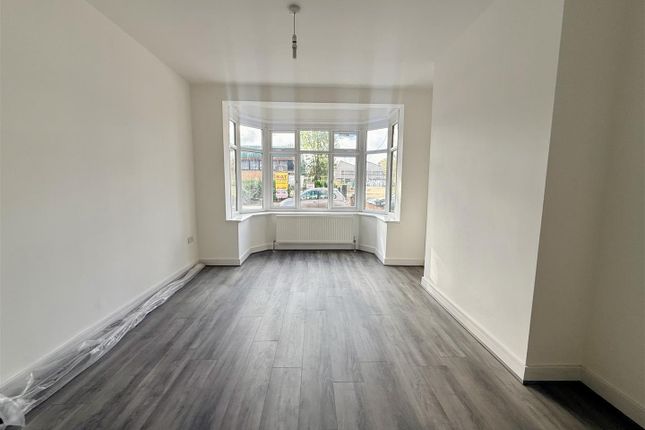 113, Park Avenue, Southall photo 2