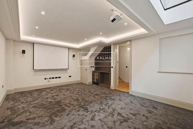 Mews house for sale in Grenville Street, London