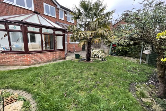 1, Lincoln Close, Ashton Under Lyne photo 2