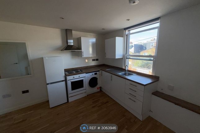 Flat   Blakenham Road, London photo 3