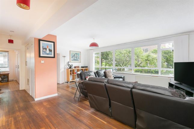 Flat 2, Raleigh Court, Lymer Avenue, LONDON photo 4