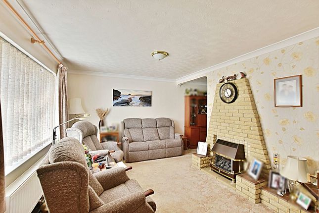 58, Fairleas, Lincoln photo 3