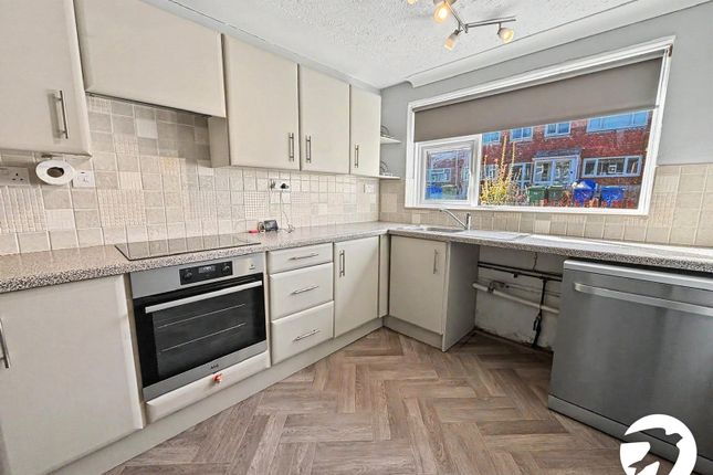 30, Walmer Gardens, Kent photo 5