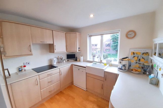 Flat 11 Meadow Court, Priestley Way, Bognor Regis photo 2