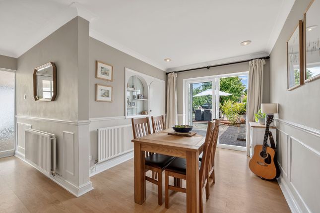 28, Sunbury Lane, Walton-on-Thames photo 3