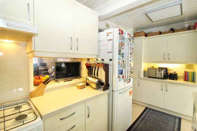 46 Uplands Road, Woodford Green photo 4