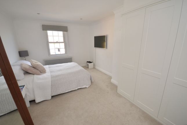 24, Trafalgar Place, Lymington photo 4
