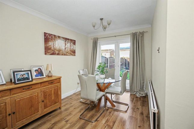 16, Carisbrooke Way, Bedford photo 4
