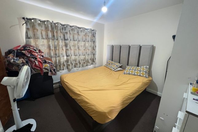 60 Great Benty, West Drayton photo 3