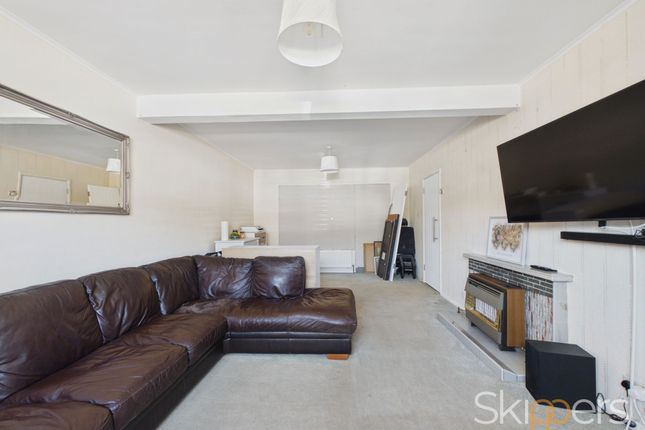 9 Hillcrest Close, Ashford photo 3