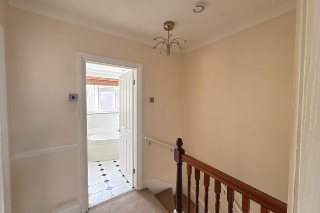 18 Surrey Road, DAGENHAM photo 3
