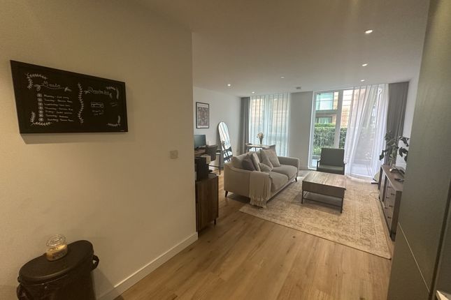 2 Iris House, The Green Quarter, Cedrus Avenue, London photo 4
