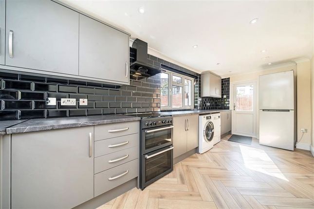 134, Milborough Crescent, London photo 4