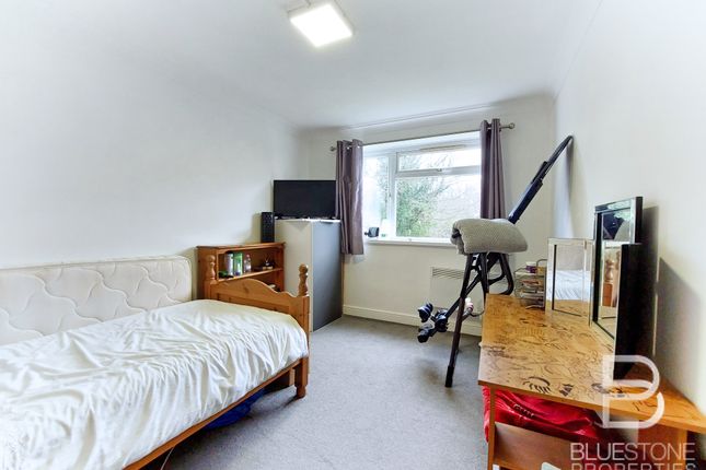 Flat for sale in Auckland Road, London