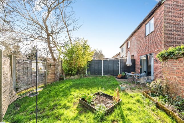 23, Broadfields, Oxford photo 2