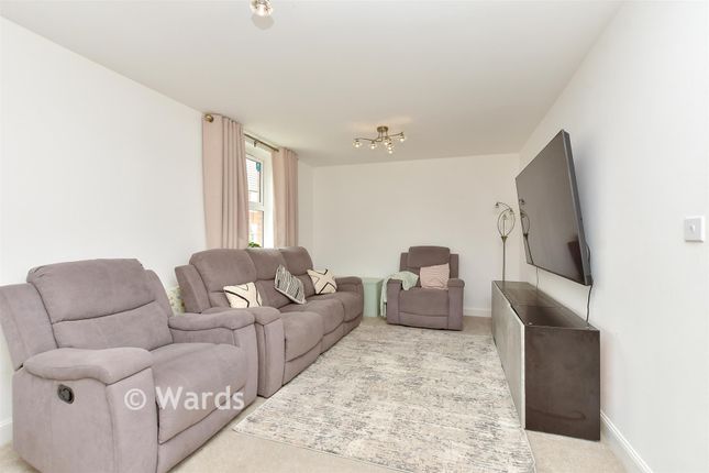 4, Laxtons Crescent, Sittingbourne photo 4