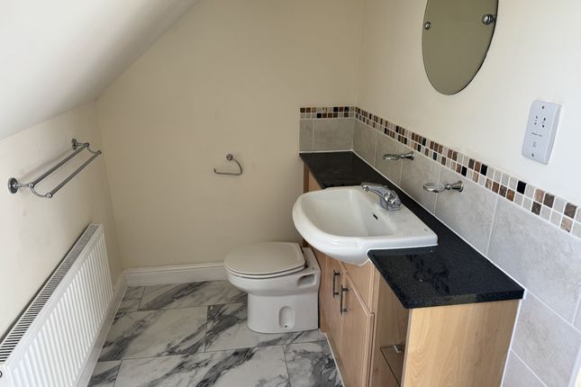 26, Grange Road, Addlestone photo 4