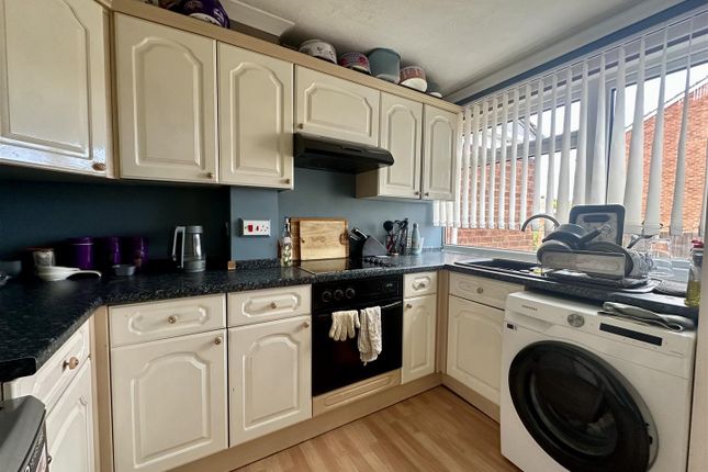 29, Silver Walk, Nuneaton photo 4