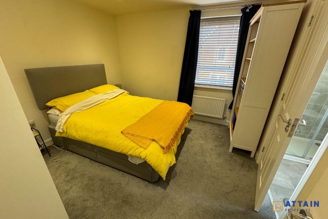 Master Bedroom.Jpg